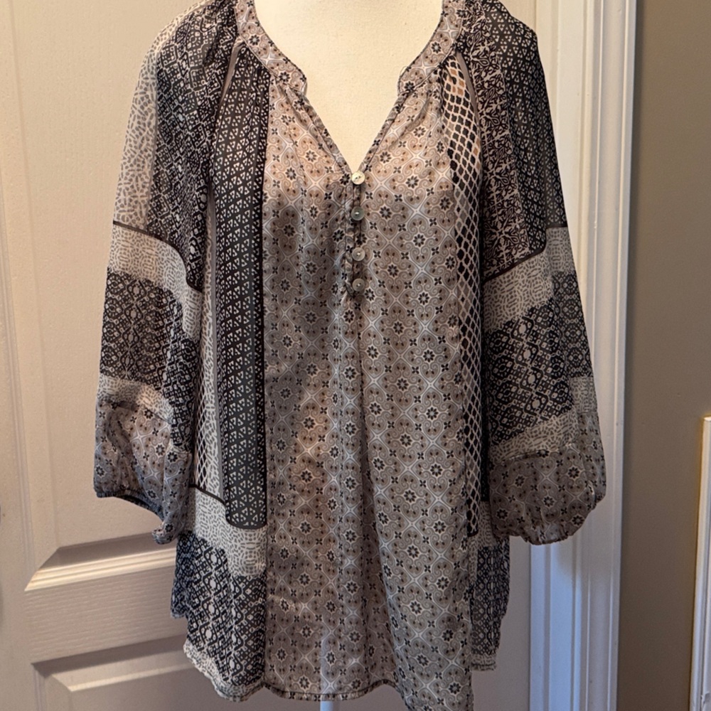 Elegant Women's Blouse - Black and Cream